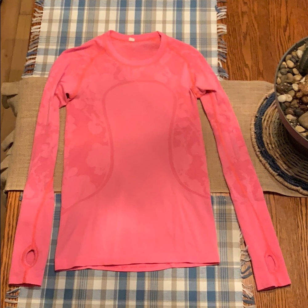 LULULEMON Swiftly Tech Long Sleeve Size 6
